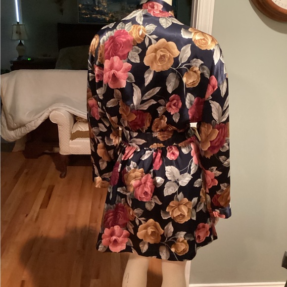 Victoria Secret Robe - Picture 6 of 15